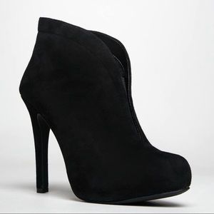 Jessica Simpson black booties 5.5